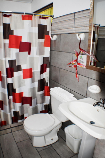 Bathroom 4, Hotel Arenal Country Inn, San Ramón