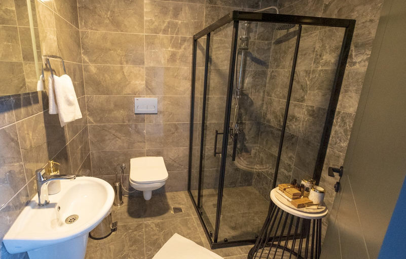 Bathroom 3, Ortel Inn Hotel , Perşembe