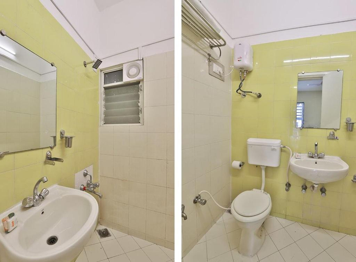 Bathroom 4, Hotel Isher International, Gandhinagar