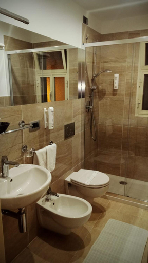 Bathroom 4, Sabbie d'Oro, Messina