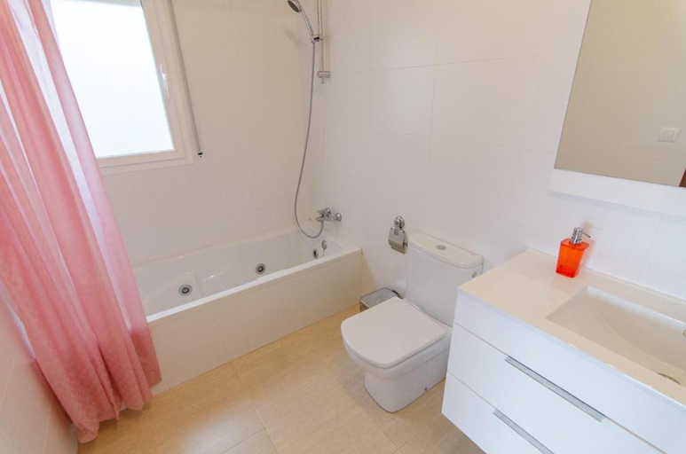 Bathroom 4, Club Villamar - Celine, Girona