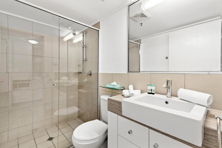 Bathroom 4, Cairns Central Plaza Apartment Hotel, Cairns