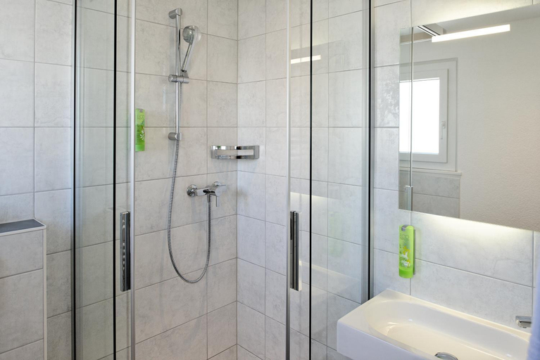 Bathroom 3, Park-Hotel Saas- Fee, Visp