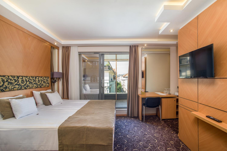 Bedroom 2, Marmara Hotel, Budapesti