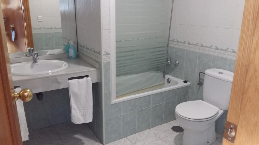 Bathroom 4, Corona de Atarfe, Granada