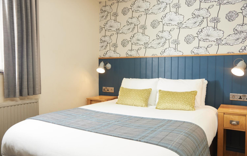Bedroom 2, Red Lion Hotel by Greene King Inns, Oxfordshire