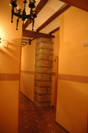 Others 5, Hotel Arabia, Teruel