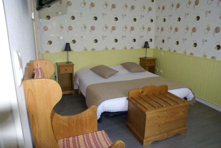 Bedroom 3, Logis Hotel le Vedaquais, Sarthe