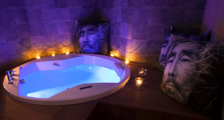 Bathroom, Chalet-Hotel & Spa Les Cimes, Haute-Savoie