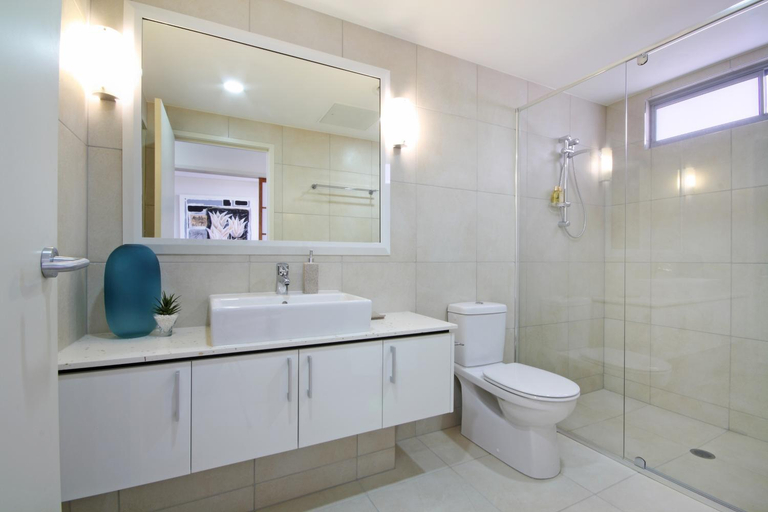 Bathroom 5, Monaco Apartments Resort, Caloundra - Caloundra S.