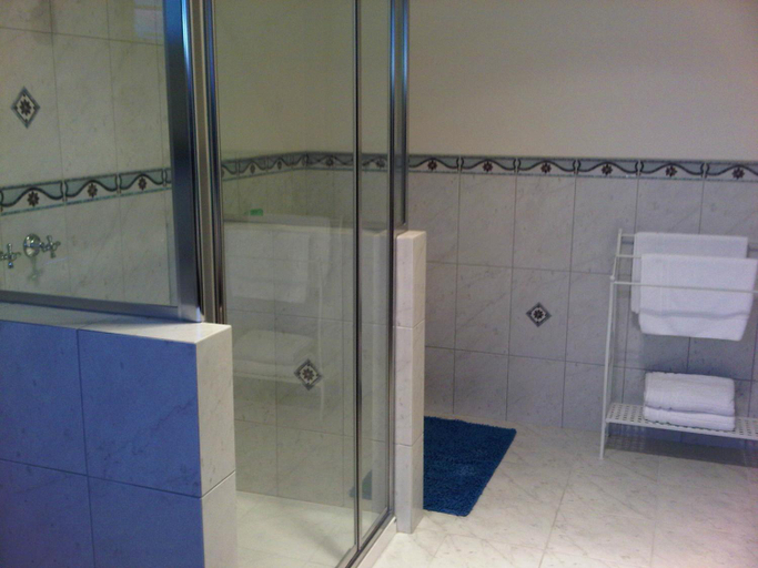 Bathroom 4