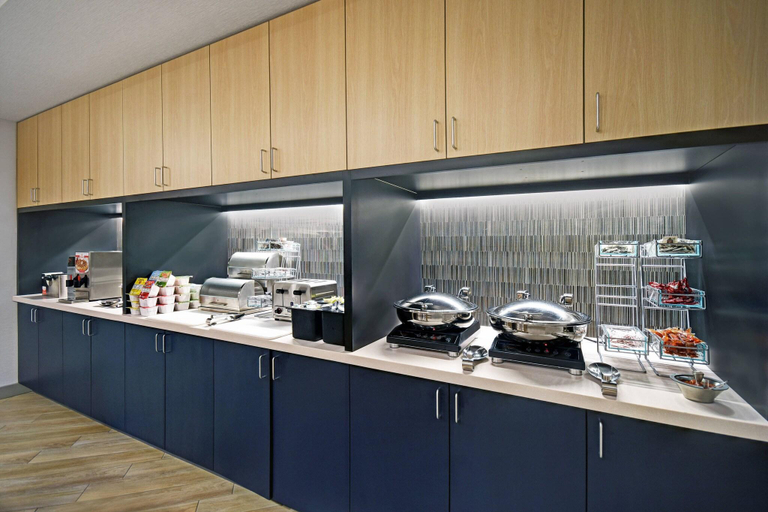 Food & Drinks 5, TownePlace Suites by Marriott Westport, Bristol