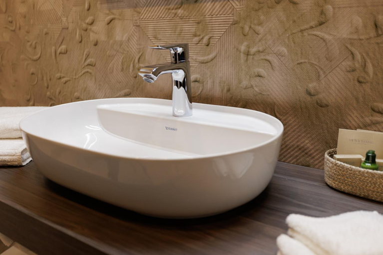 Bathroom 3, Darovansky Dvur - Wellness & Golf Hotel, Rokycany