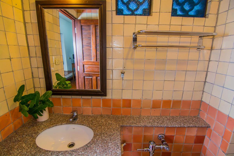 Bathroom 4, Sutus Court 2, Pattaya