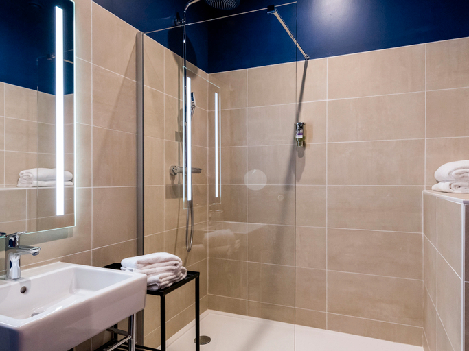 Bathroom 26