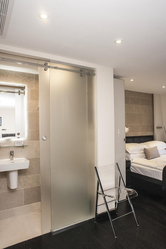 Bathroom 2, MStay 39 Studios, London