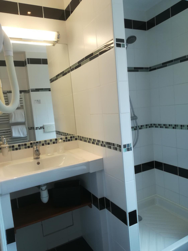 Bathroom 3, France Hotel, Deux-Sèvres