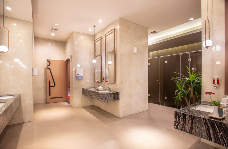 Bathroom 5, HARRIS Hotel & Conventions Gubeng, Surabaya