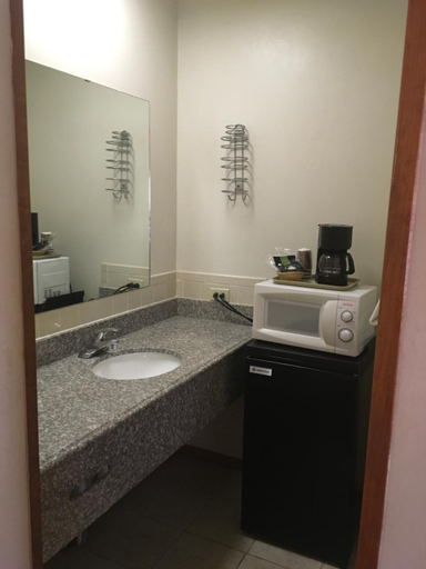 Bathroom 3, Budget Host LaFonda Motel Liberal, Seward