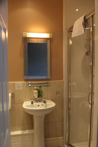 Bathroom 2, The Snowdonia Apartments, Conwy