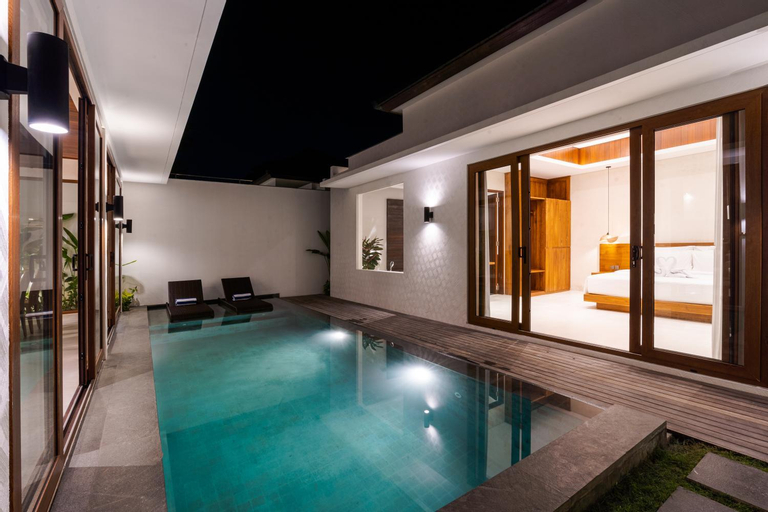 Swimming Pool 23