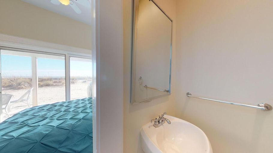 Bathroom 3, 2 Beach Villas, Beaufort