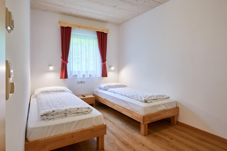 Bedroom 3, Alpenhotel Schonwald Superior, Bolzano