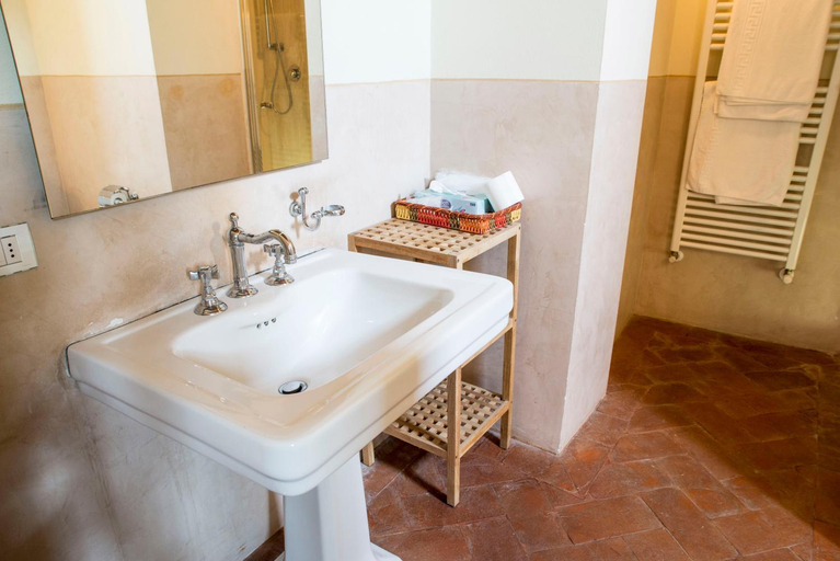 Bathroom 18