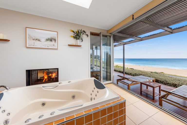 Bathroom 2, Chocolate Gannets, Colac-Otway - South