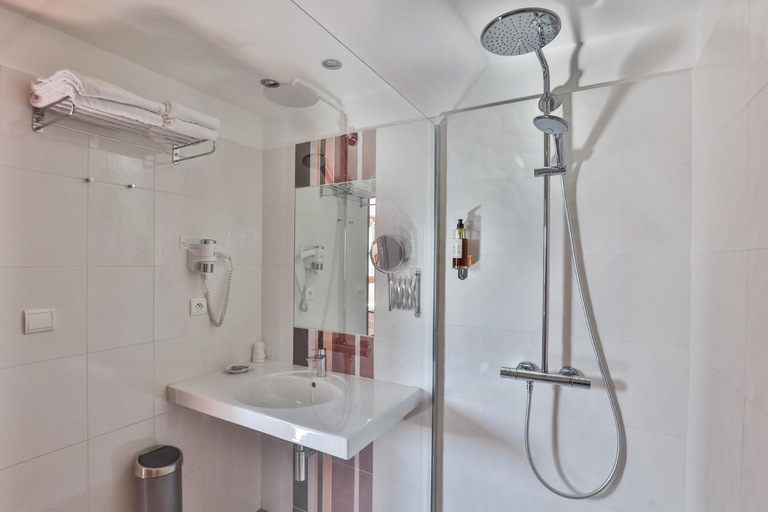 Bathroom 3, Agur Deneri, Pyrénées-Atlantiques
