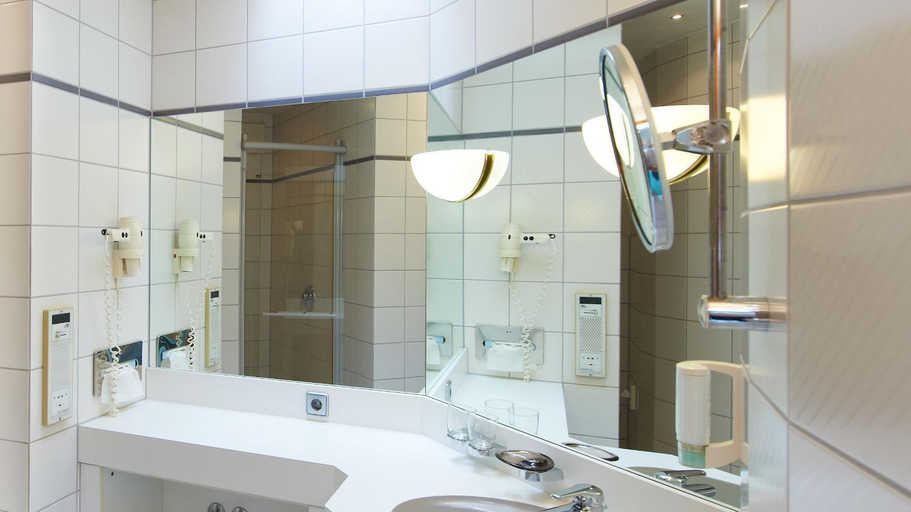 Bathroom 4, Hirsch Hotel, Esslingen
