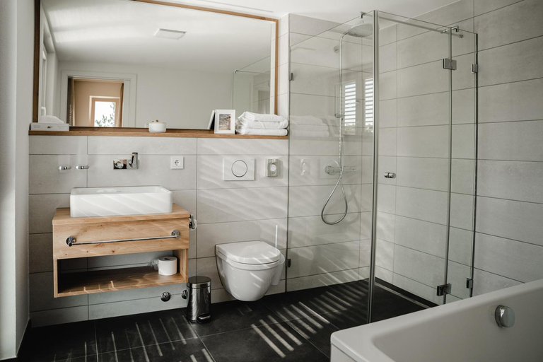 Bathroom 4, Maiers Johanniterbad Ringhotel Rottweil, Rottweil