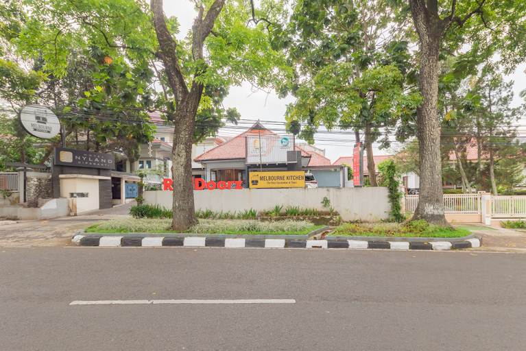 Exterior & Views 2, RedDoorz Plus @ Cipaganti Street 3, Bandung