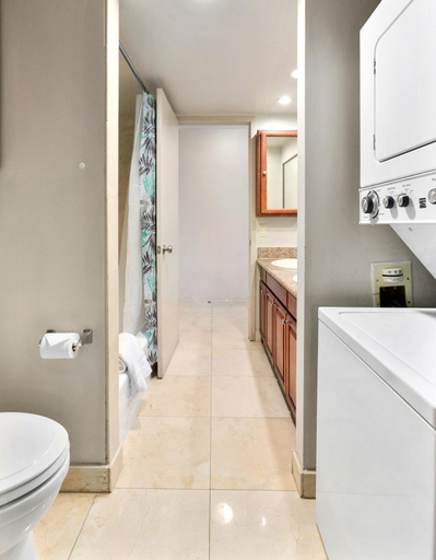 Bathroom 3, Waikiki Beach Condominiums, Honolulu