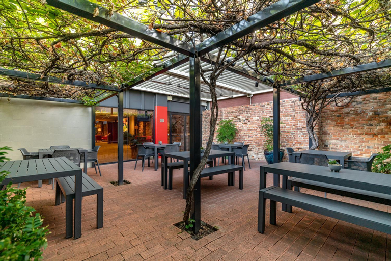 Exterior & Views 21