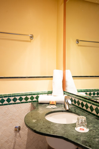 Bathroom 13