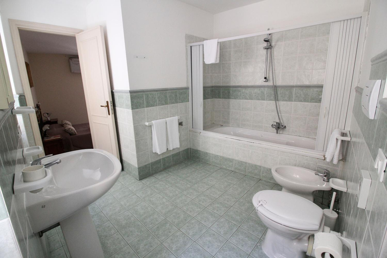 Bathroom 4, B&B Al Piazza Marina, Palermo