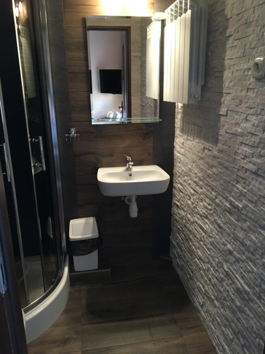 Bathroom 2, Stratos, Lębork