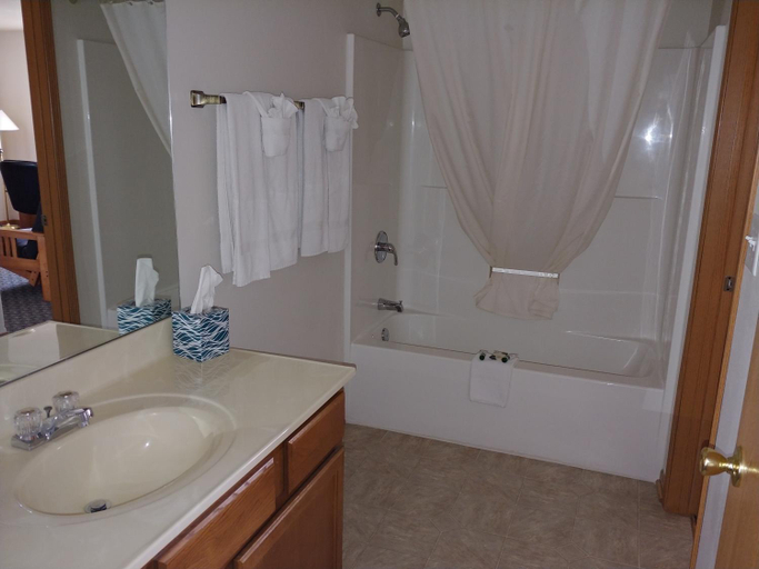 Bathroom 2, Nauvoo Vacation Condos and Villas, Hancock
