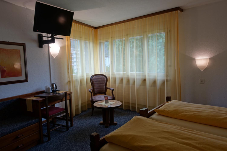 Bedroom 3, Schlosshotel - Self Check-In Hotel, Brig