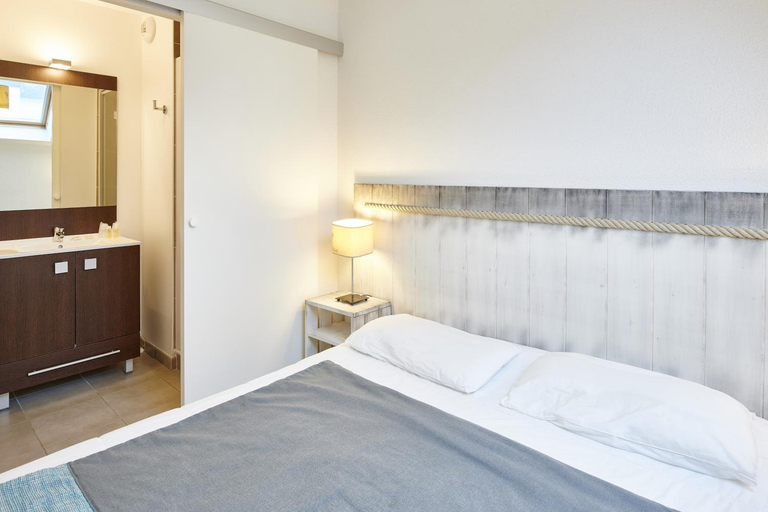 Bedroom 4, Résidence Vacances Bleues Les Jardins d'Arvor, Finistère