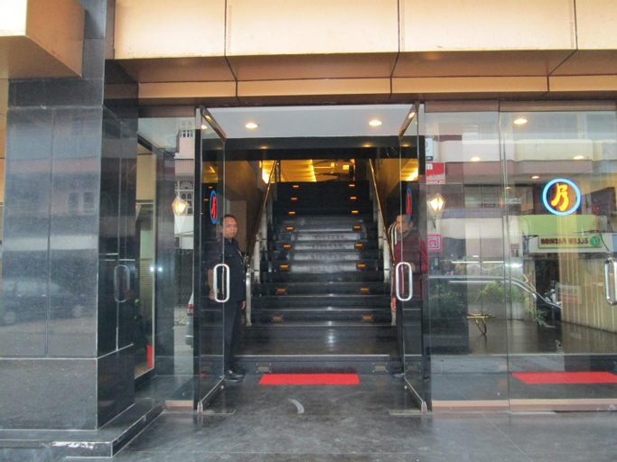 Exterior & Views 30