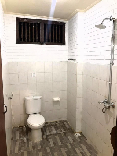 Bathroom 12