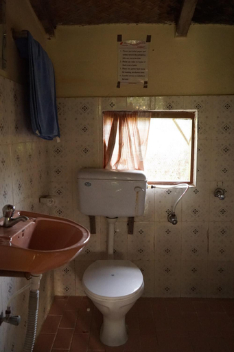 Bathroom 3, Forest Hideaway Hotel & Cottages, Bheri