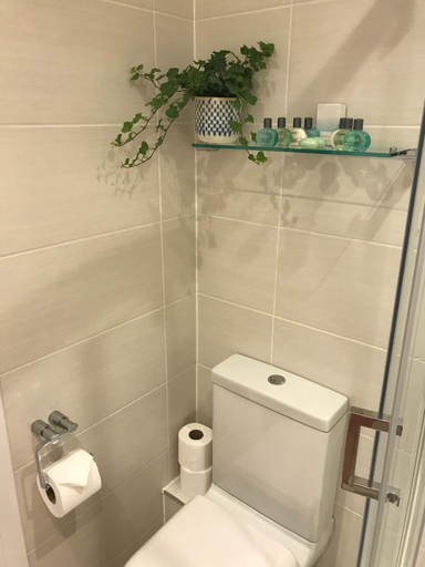 Bathroom 3, The Nags Head Hotel, Buckinghamshire