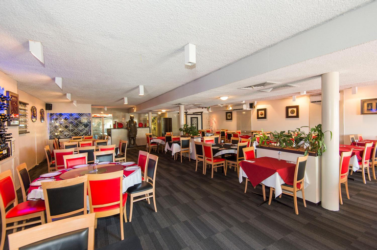 Food & Drinks 5, Coral Sands Motel, Mackay - Pt A