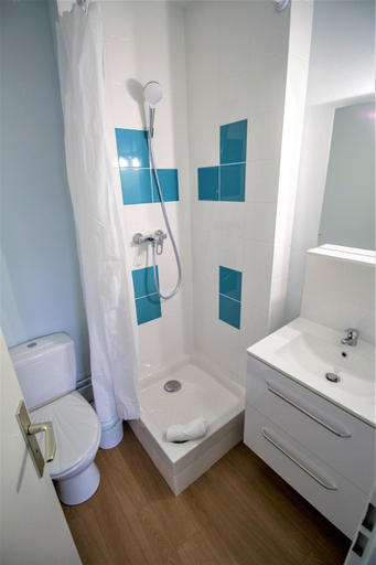 Bathroom 4, KOSY Appart'hotel Le Champ De Mars Reims, Marne
