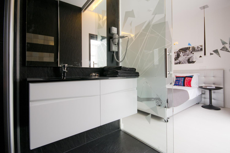 Bathroom 4, Hotel Magic, Nazaré