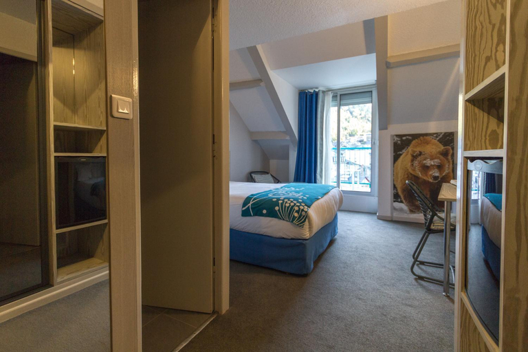 Bedroom 2, Hotel Le Lys, Hautes-Pyrénées
