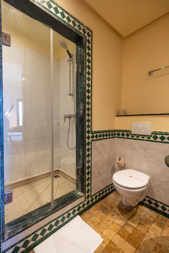 Bathroom 14